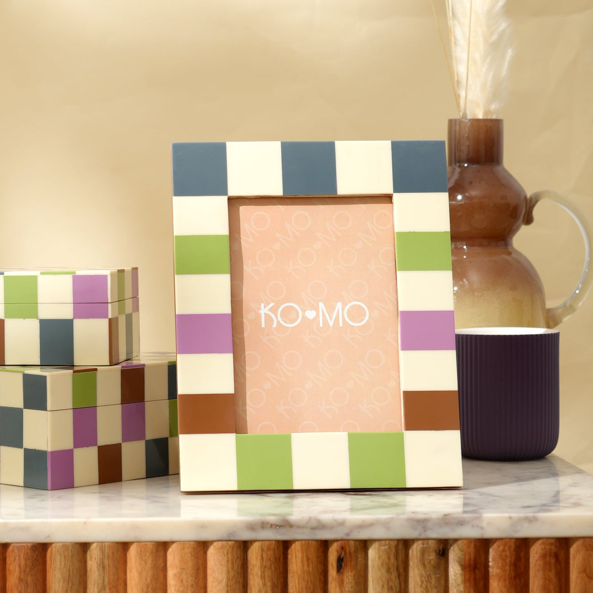 Checkered Resin Photo Frame 5x7 Inch Glossy