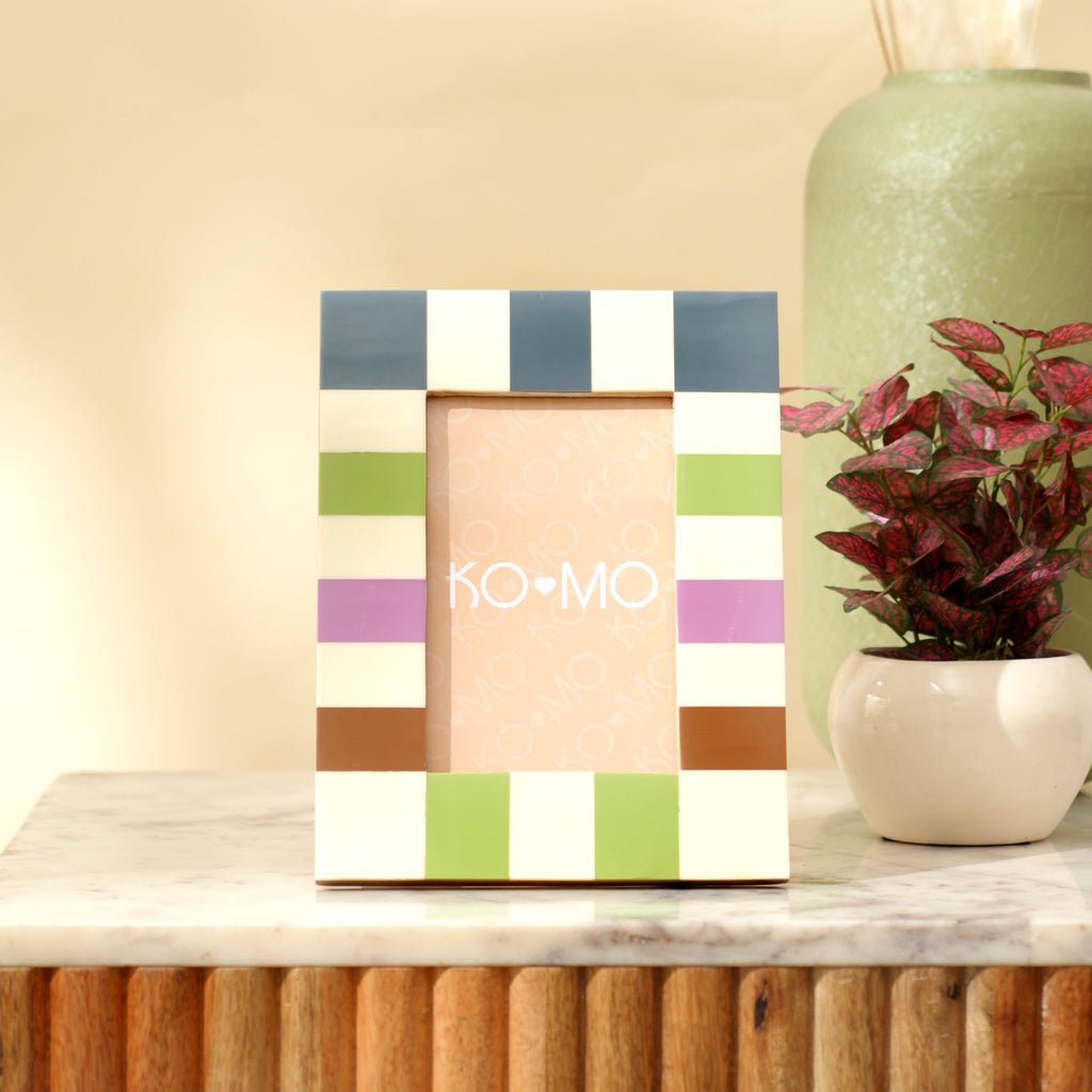 Checkered Resin Photo Frame 4x6 Inch Glossy