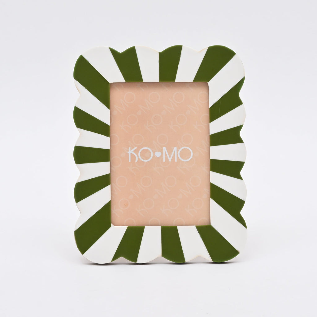 Green & White Scallop Resin Photo Frame 5x7 Inch