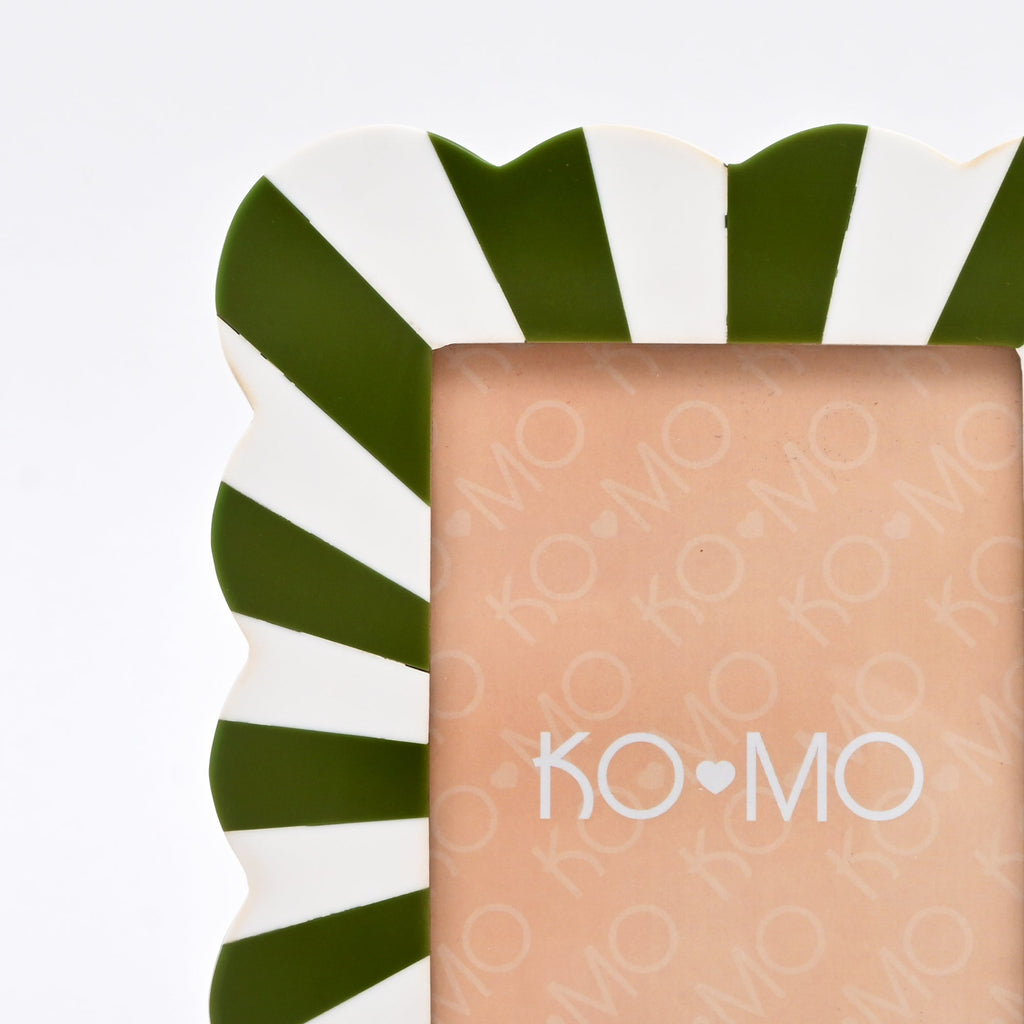 Green & White Scallop Resin Photo Frame 5x7 Inch