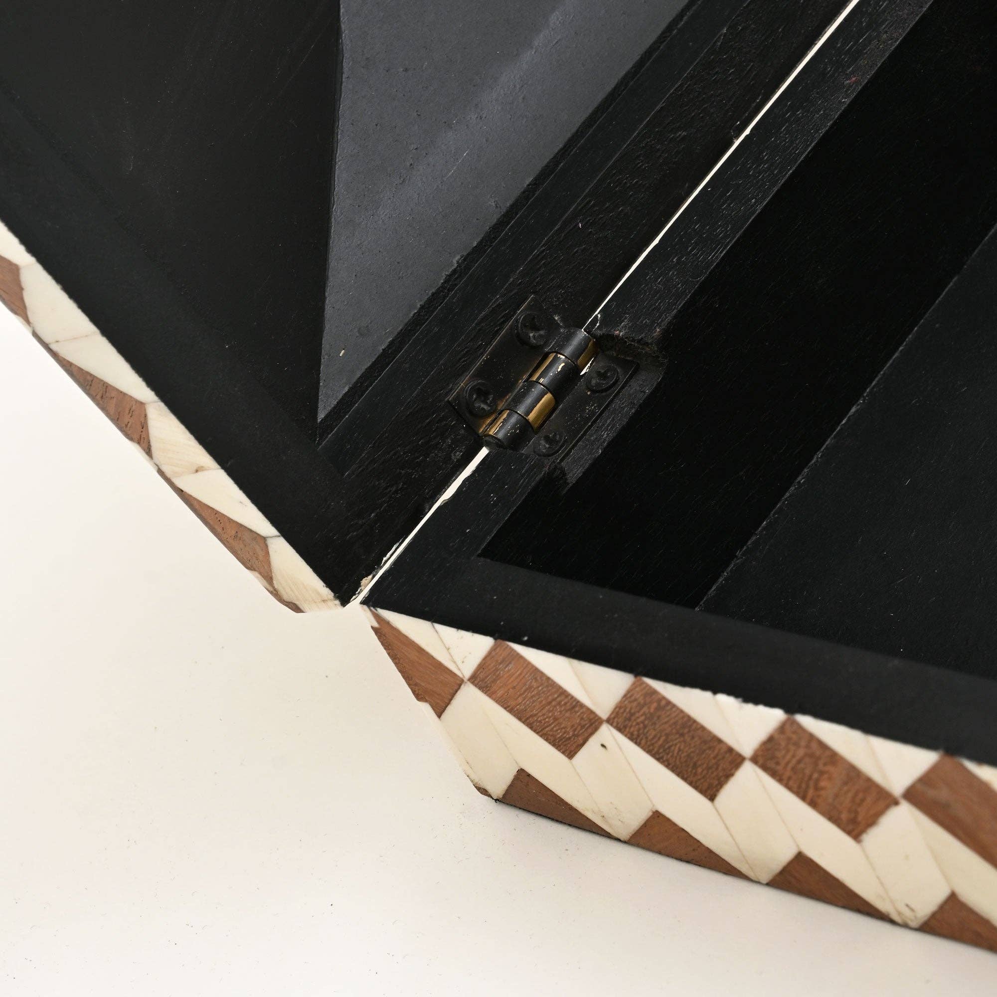 Handcrafted Diamond Pattern Bone Inlay Storage Box Brown